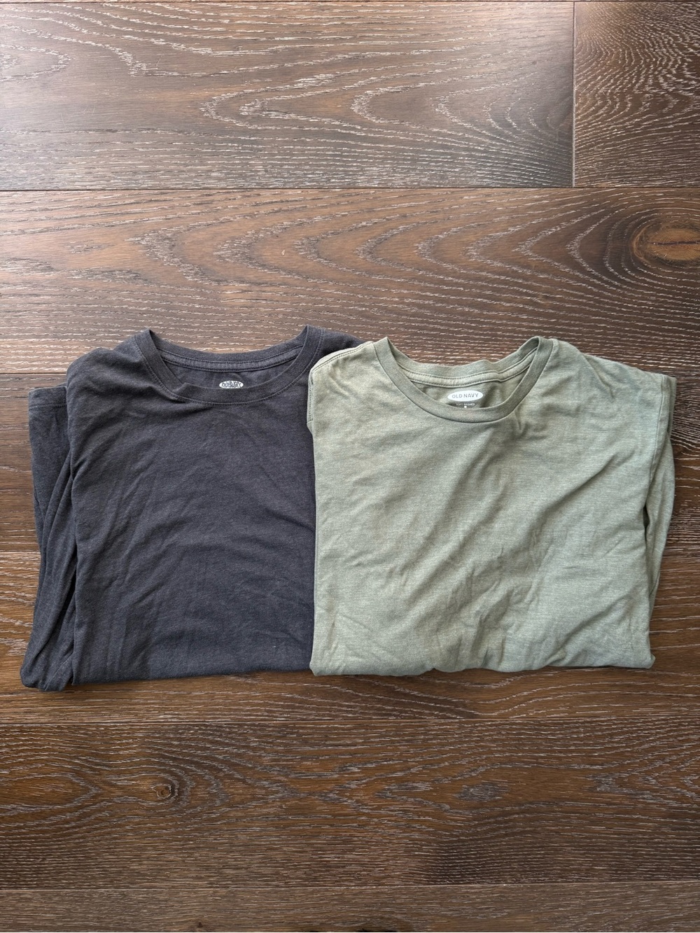 Old Navy - Men's Long Sleeve Crew Tees — Grey and Green